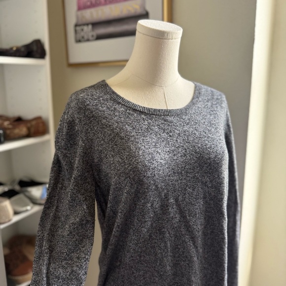Old Navy Cozy Gray Crew Neck Sweater Sweatshirt Size Large - Picture 3 of 6
